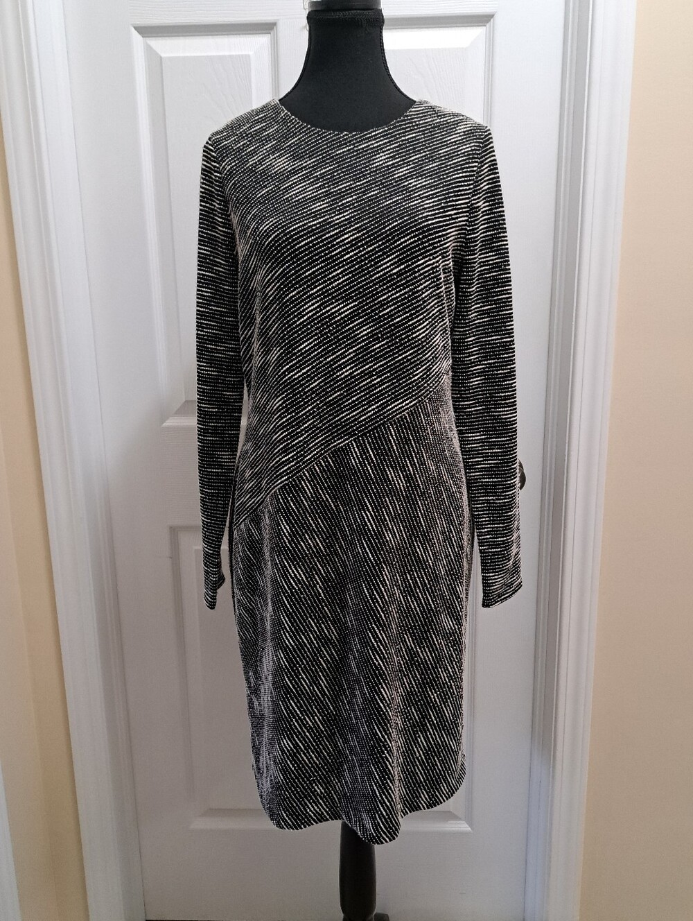 Banana Republic Factory Black Beige Textured Stripe Long Sleeve Knit Midi Dress